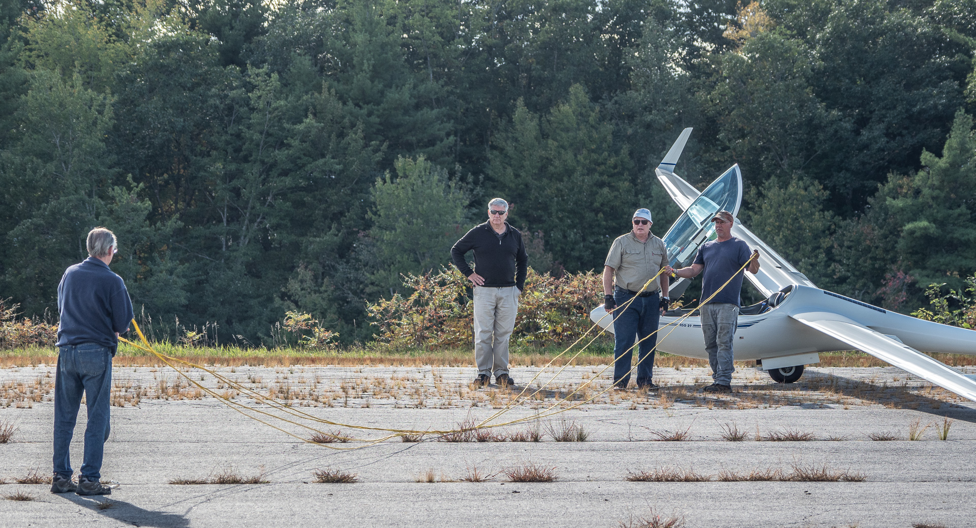 Hooking up the tow line for the glider Harvey