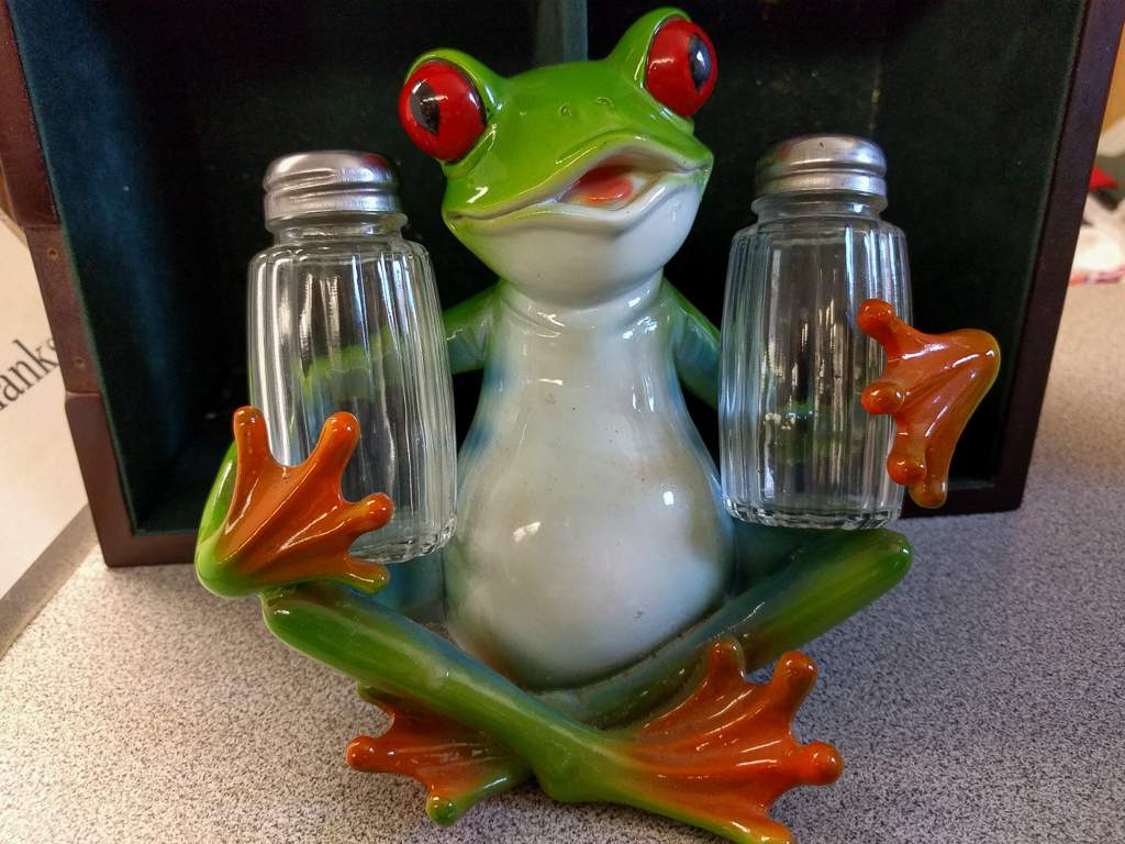 Salt & Pepper Holder