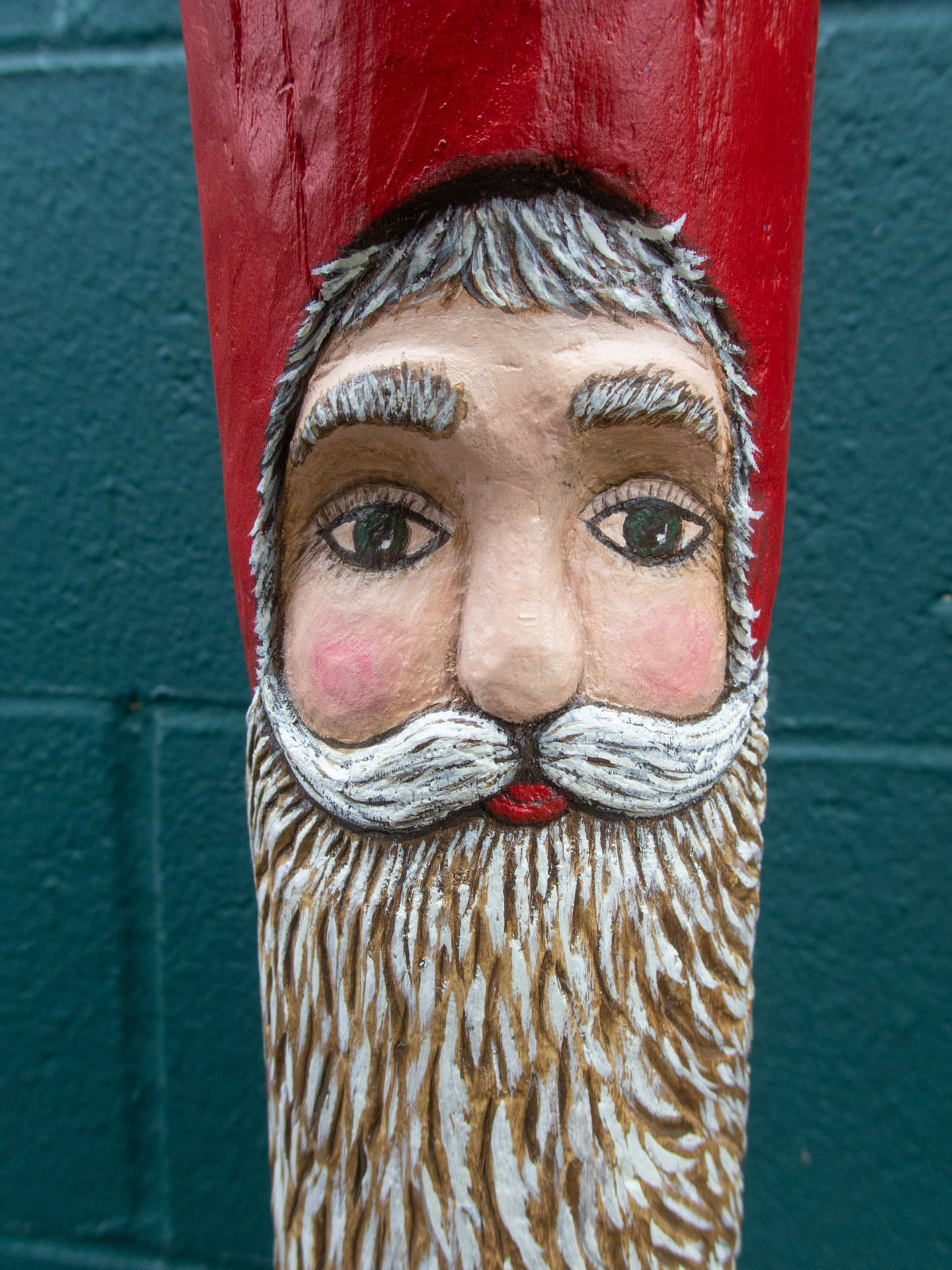 Carved Santa Claus frace