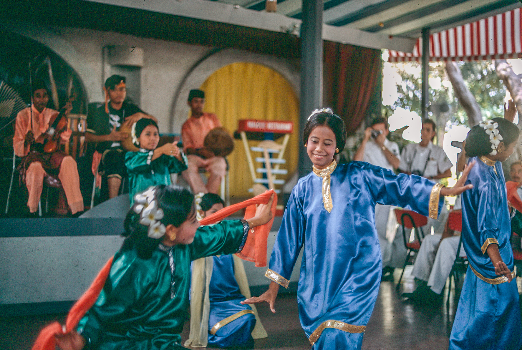 Filipino Folk Dance at the Pagsanjan Falls Lodge and Summer Resort Filipino Folk Dance at the Pagsanjan Falls Lodge and Summer Resort