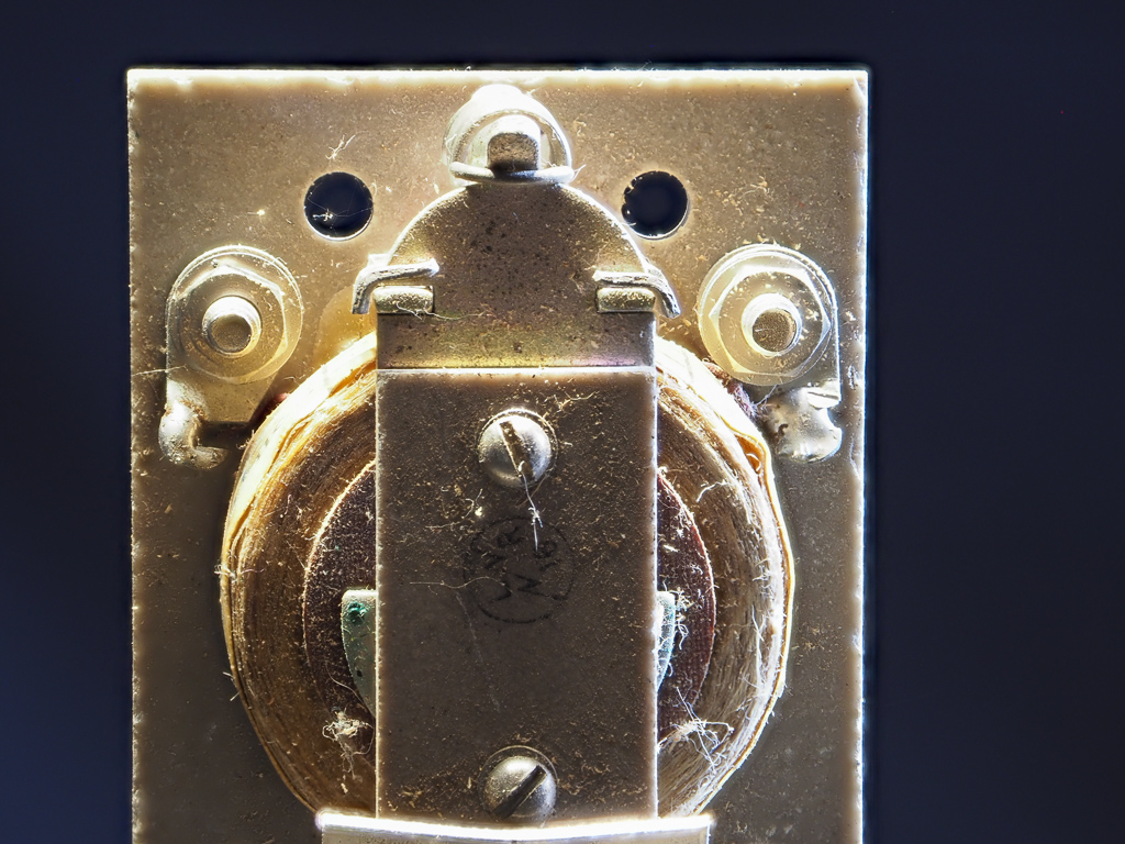 High voltage relay