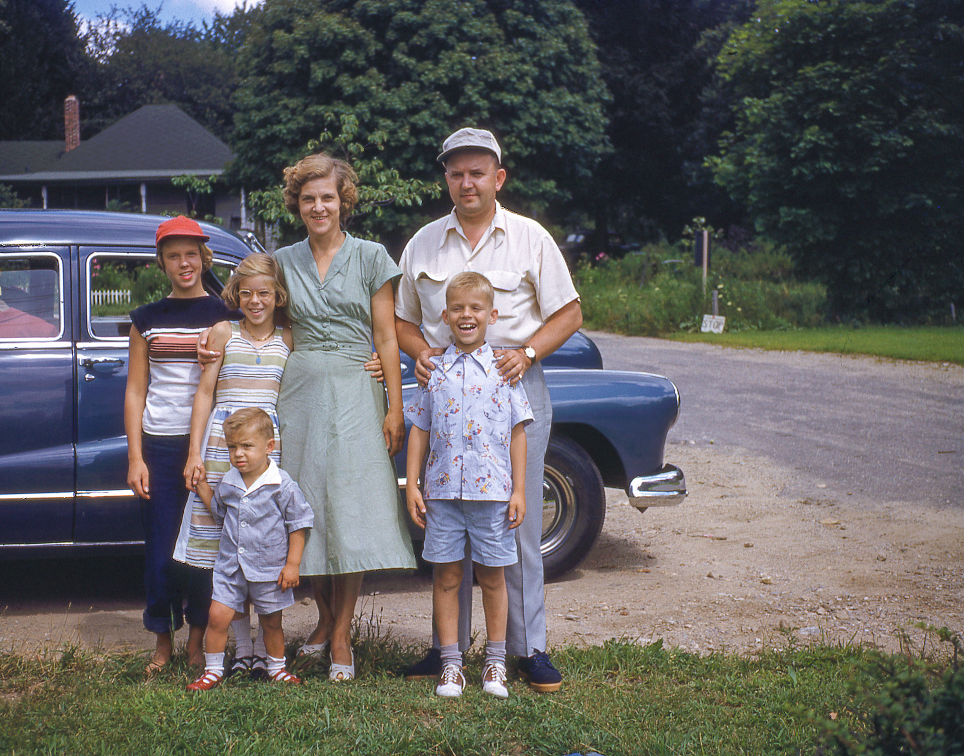 Janis Family prepares for a trip to Niagara Falls in July of 1950.