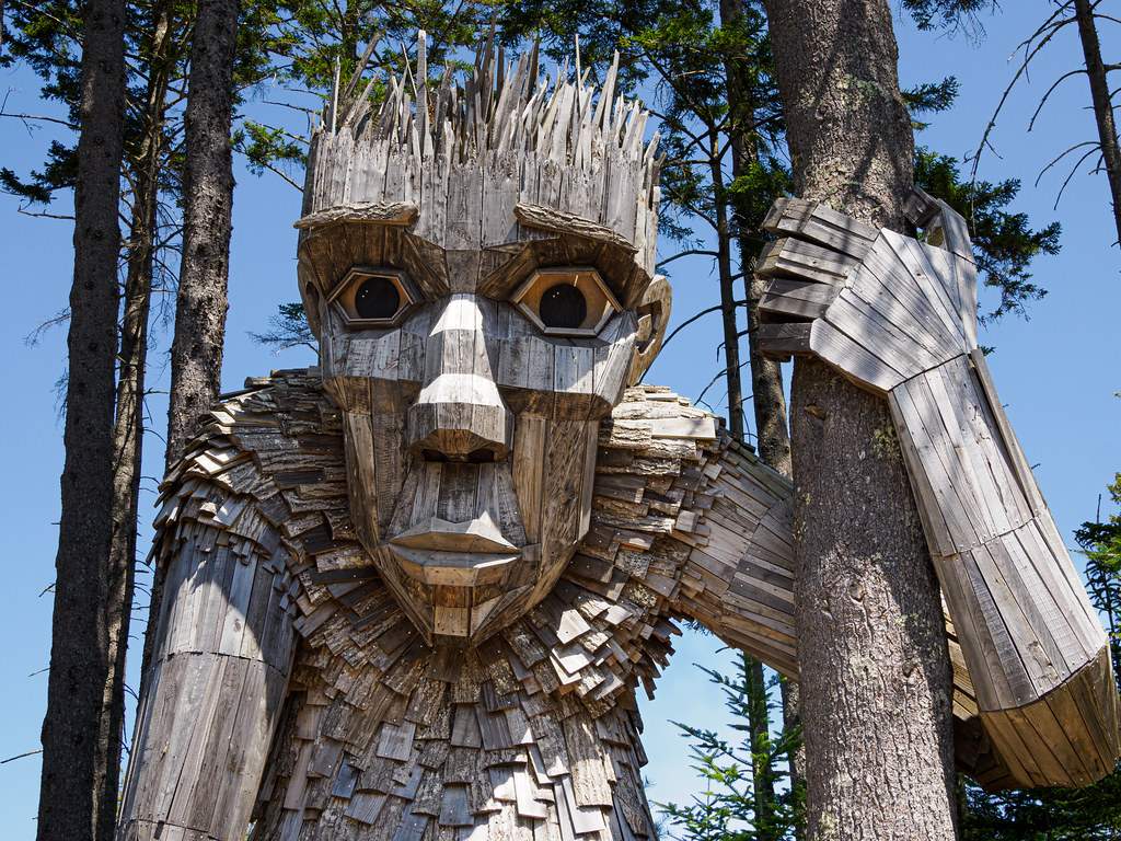 Roskva a troll sculpture