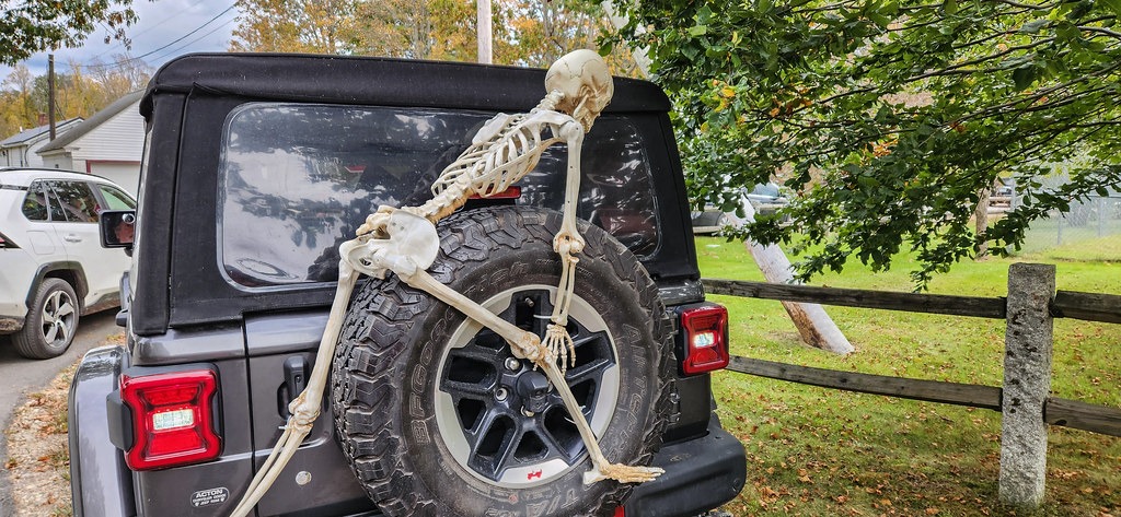 Can I change your tire? Skeleton on a Jeep