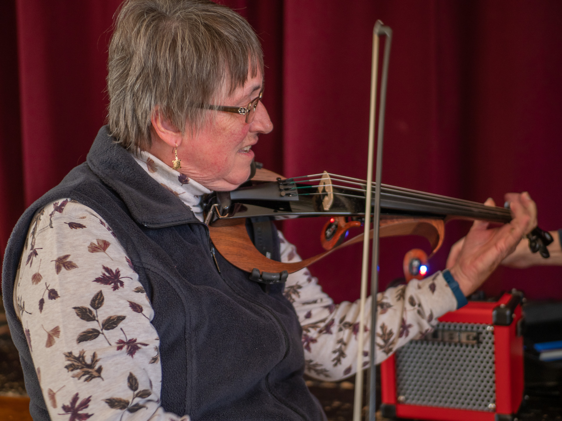 Lois plays an electric violin