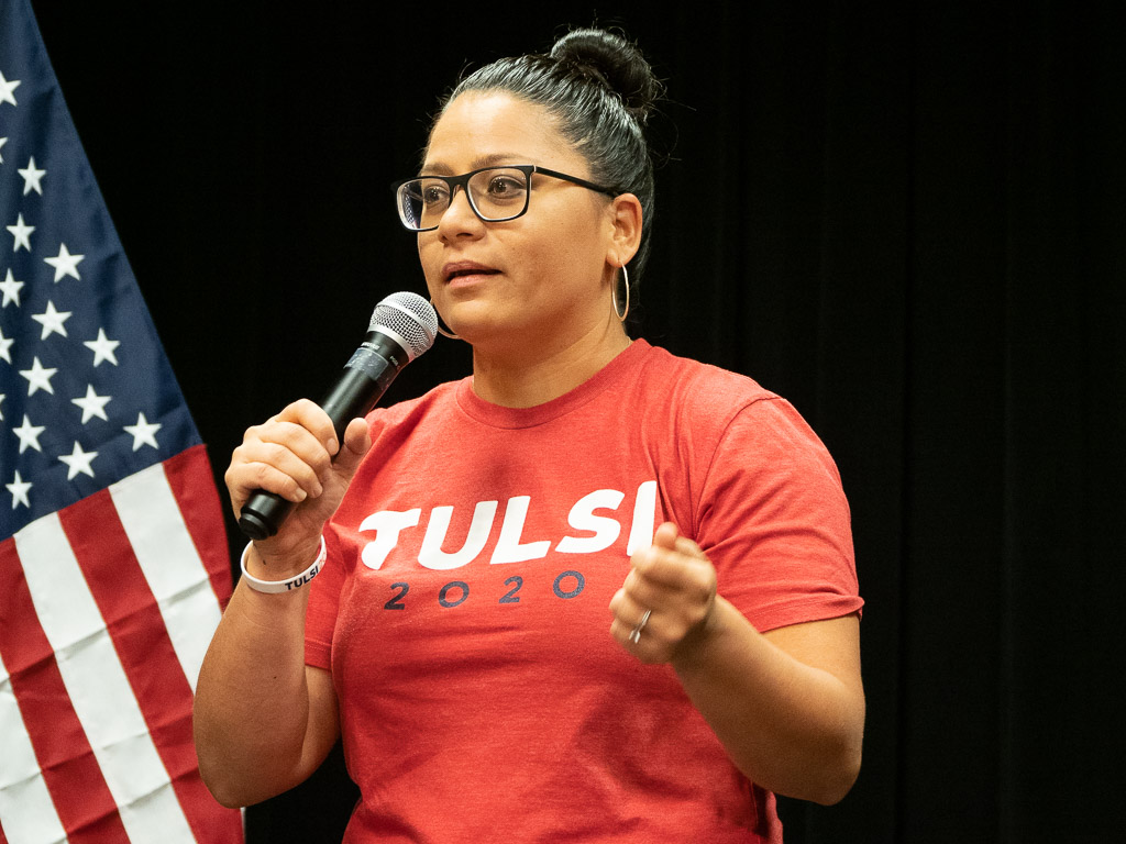 Tulsi Gabbard was introduced by her younger sister